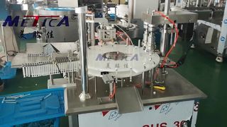 Eficiência automática da máquina parafusadora de tampa de seringa