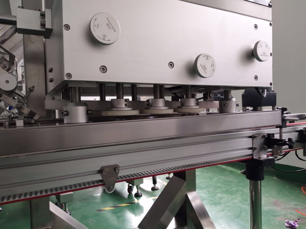 Máquina de tampar tipo linear de controle PLC para garrafas com altura de 50-250 mm