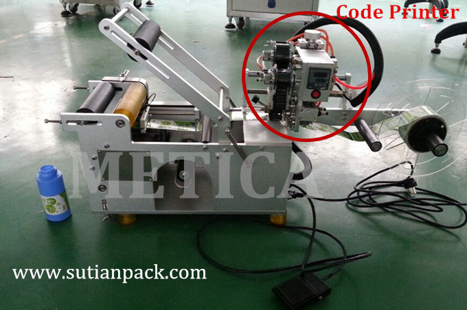 Máquina de rotulagem de garrafas semiautomática de baixo custo Papel Rótulo metálico plástico Tipo 500-1000 BPH Capacidade